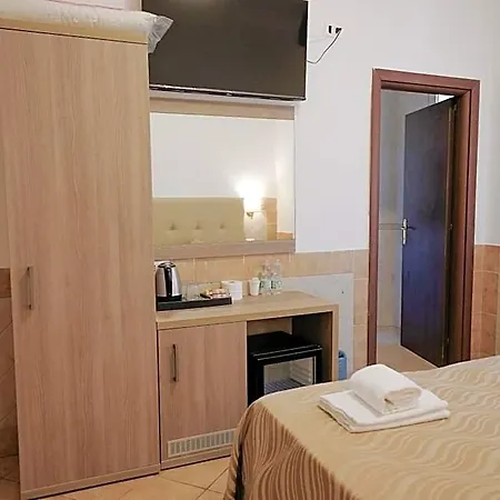 Hotel Alex Square 3*