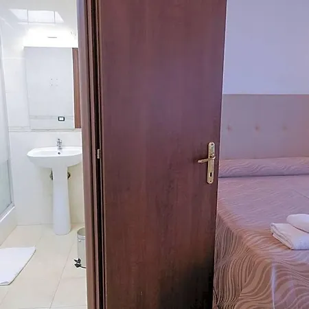 Hotel Alex Square 3*